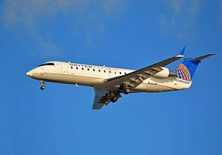 INCIDENT: United Express Runway Excursion