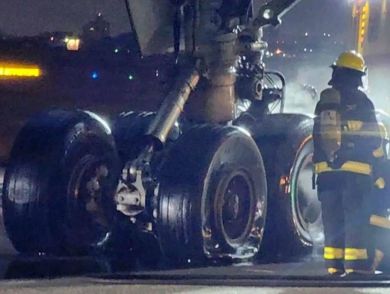 American Airlines Boeing 777 Pressurization Issue