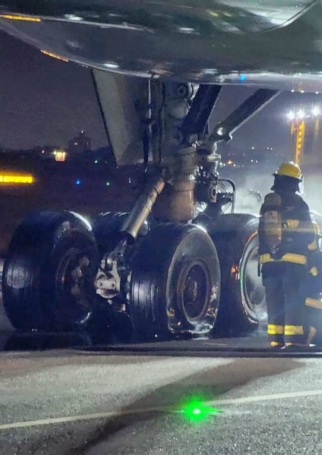 American Airlines Boeing 777 Pressurization Issue
