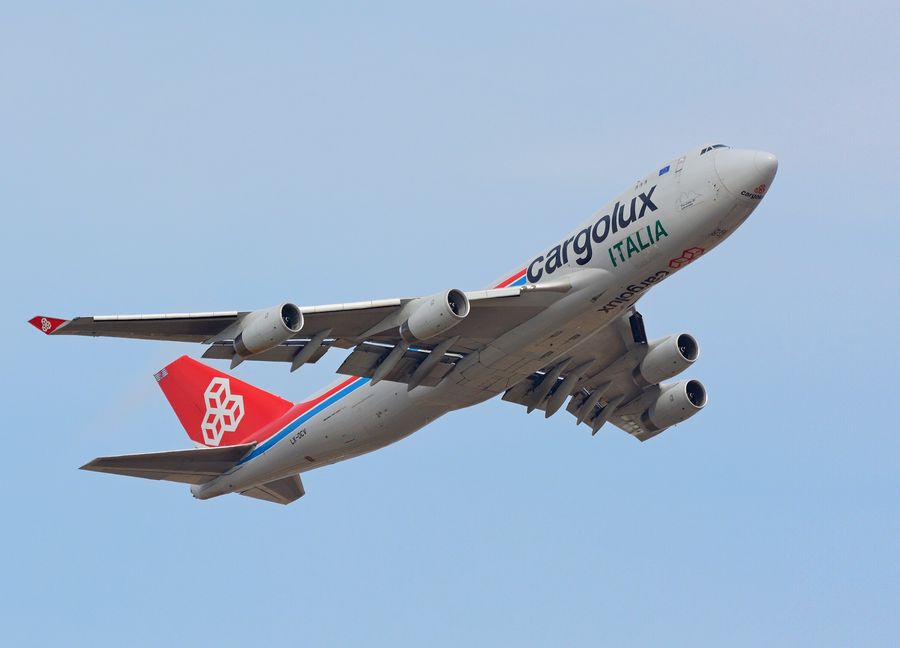 ACCIDENT: Cargolux 747 Gear Bogey Goes Flying!