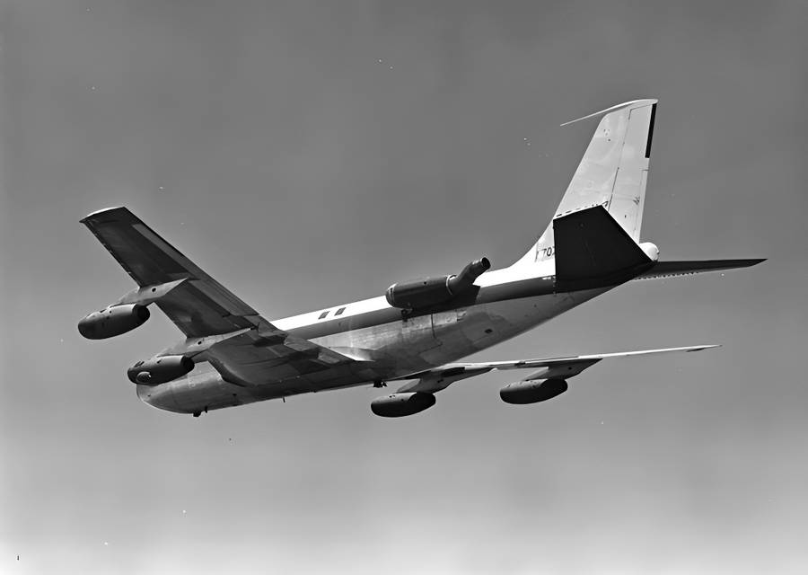 About The Boeing 367-80 And That 5th Engine
