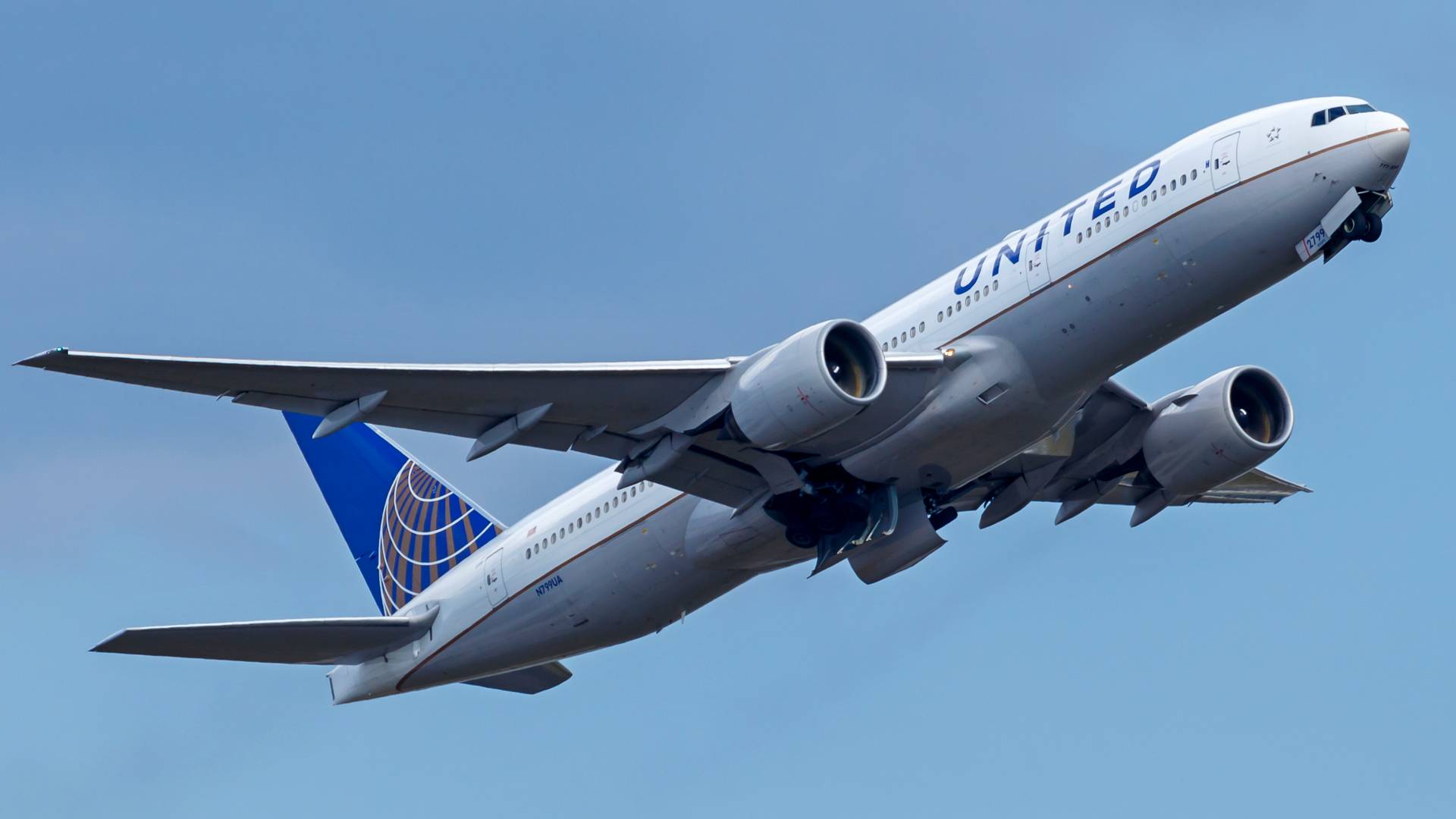 NTSB Releases Final Report On United 777 Dive Over Hawaii