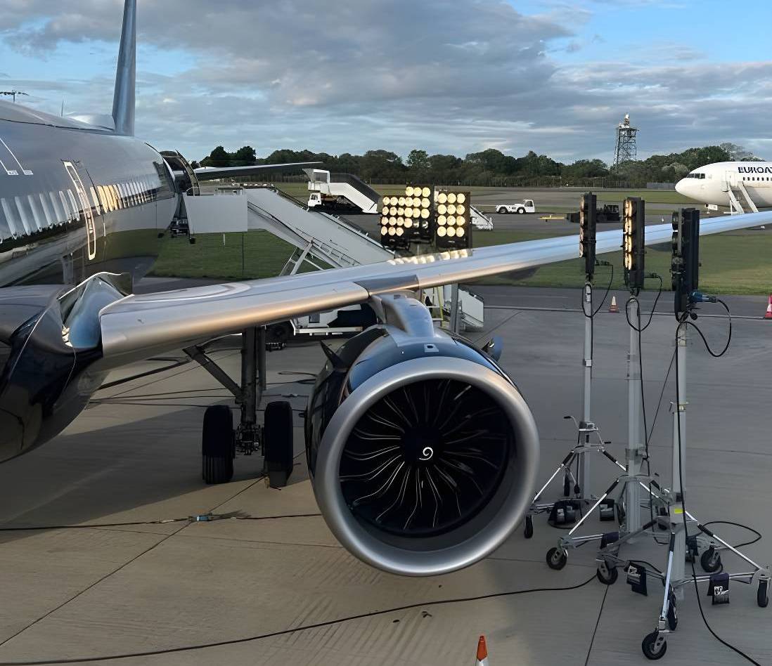 A321neo Passenger Windows Separated Because of… Filming!