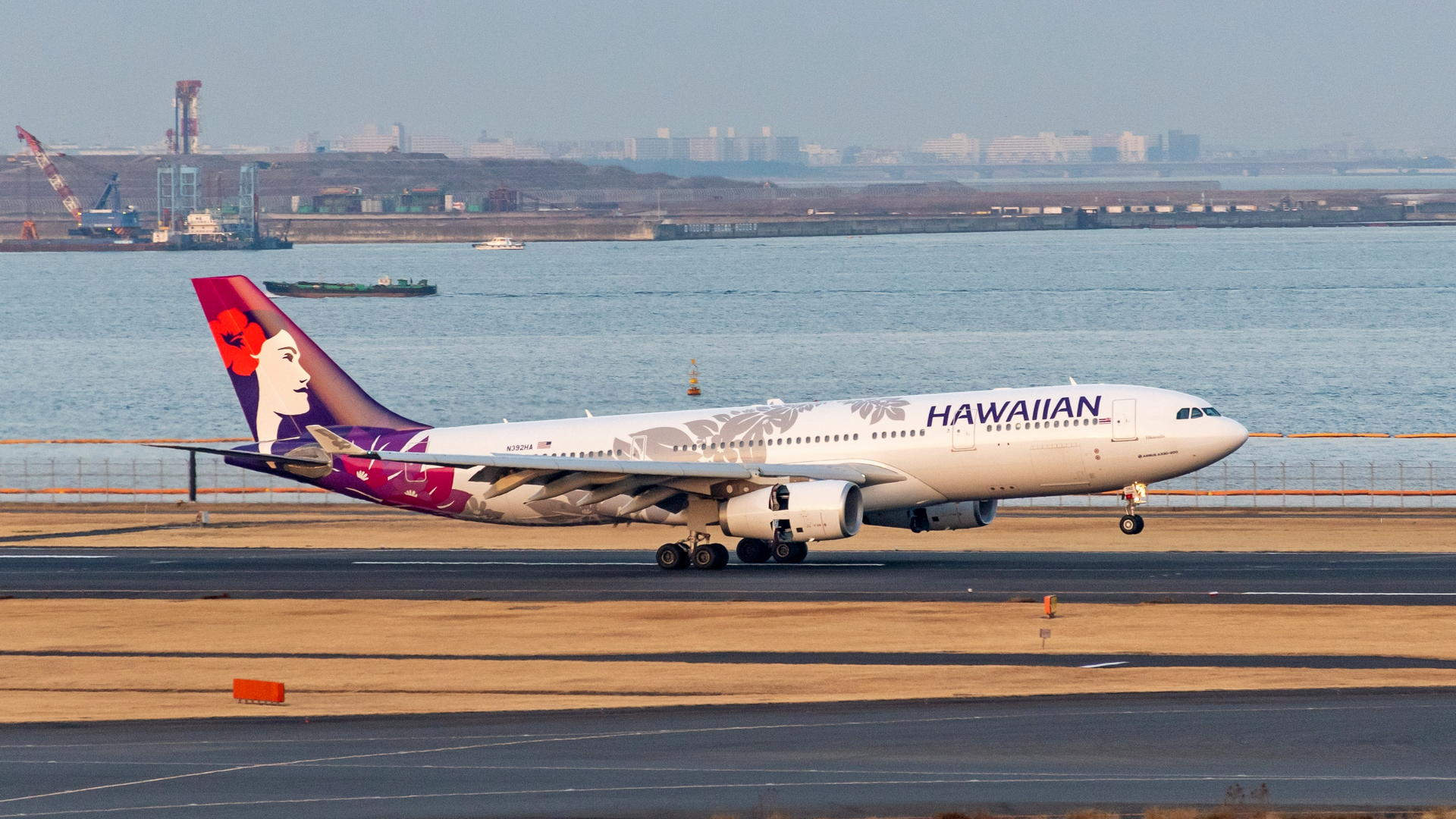 Alaska Airlines Wants To Acquire Hawaiian Airlines