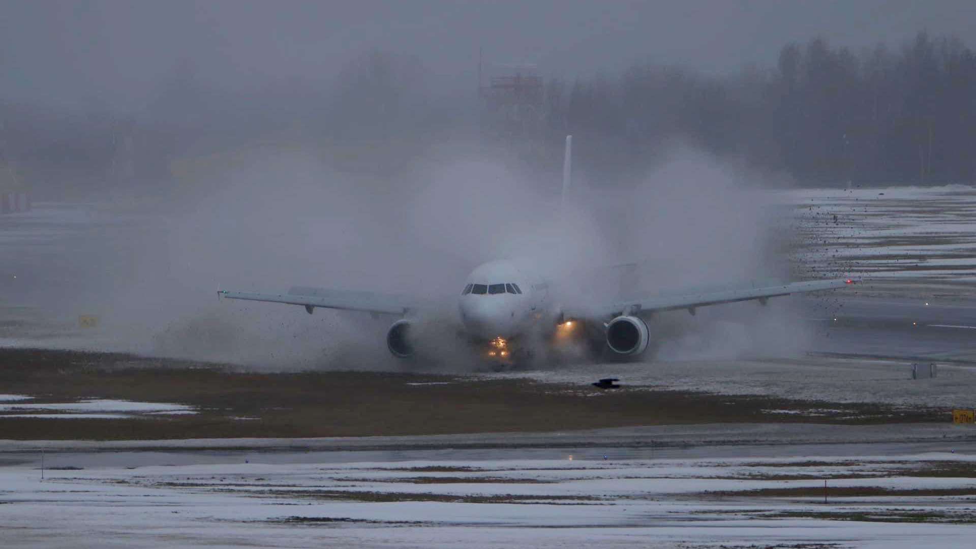 ACCIDENT – Avion Express A320 Runway Excursion In The Mud!